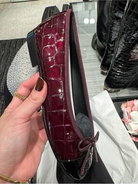 CHANEL Burgundy Croc-Embossed Patent Leather Ballet Flat with Bow
